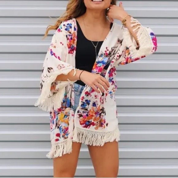 Umgee Sweaters - Umgee Floral Fringe Multicolor Kimono Sz M